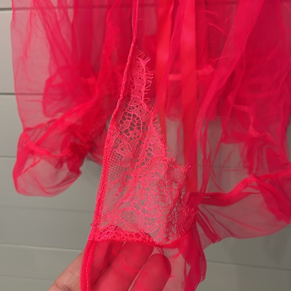 Brand new with tags VS hit pink lingerie - Picture 2 of 5
